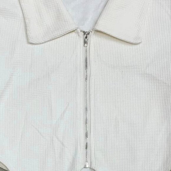 Feminine Cream Ribbed Cropped Top with Zipper - Picture 2 of 4